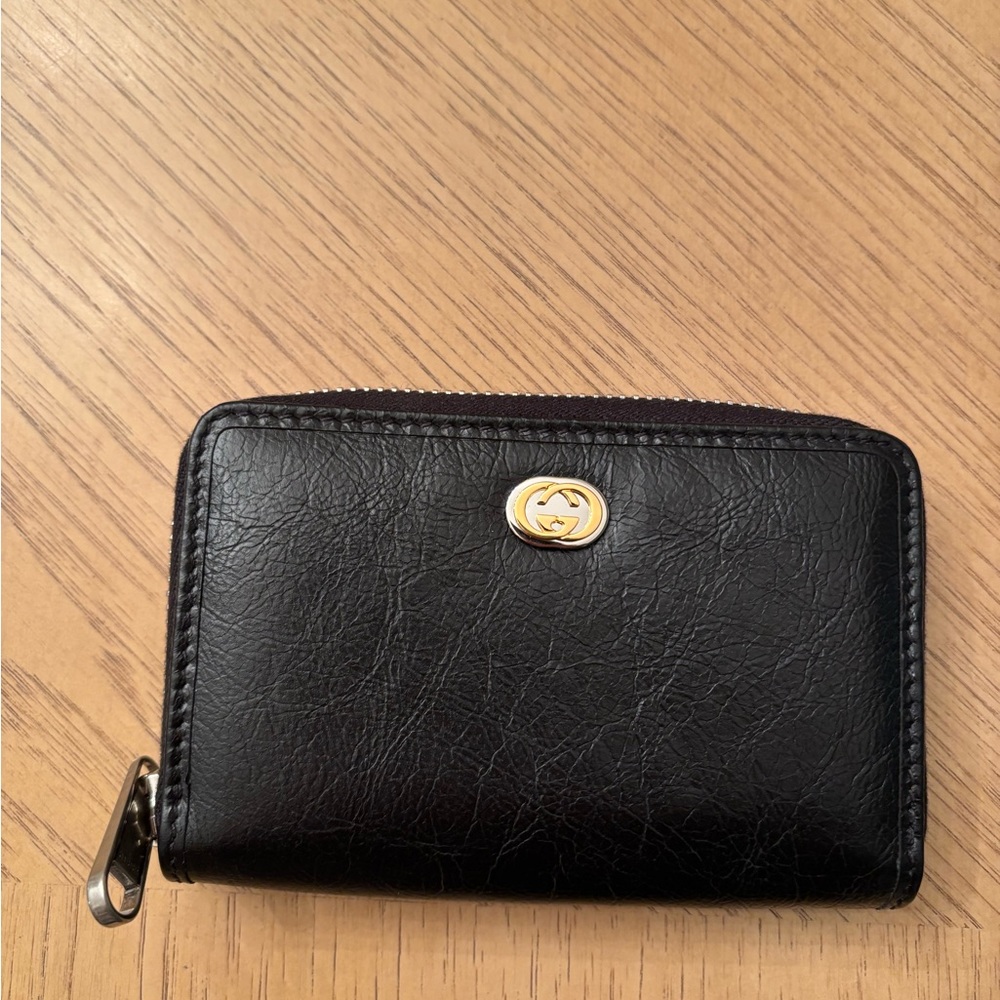 Gucci black leather zip around wallet new